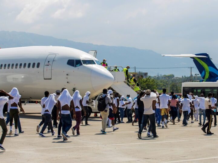 États-Unis : l’administration Trump intensifie les expulsions vers Haïti malgré une crise sécuritaire et humanitaire sans précédent