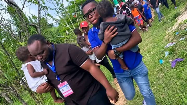 Haïti – Insécurité : Frère Luckson au secours de plusieurs otages à Kenscoff, l’inaction de l’État face aux gangs de nouveau décriée